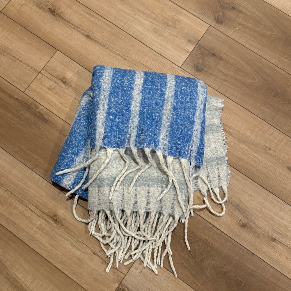 Nordstrom Rack Blue Stripped Throw Blanket
